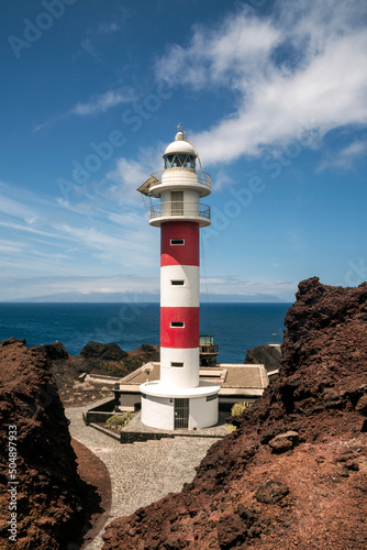Punta de Teno, el faro mas inaccesible en la costa norte de la isla de Tenerife, Islas Canarias, España