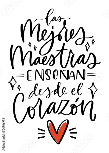 Las mejores maestras enseñan desde el corazón frase de inspiración para la fiesta de graduación o el día del maestro