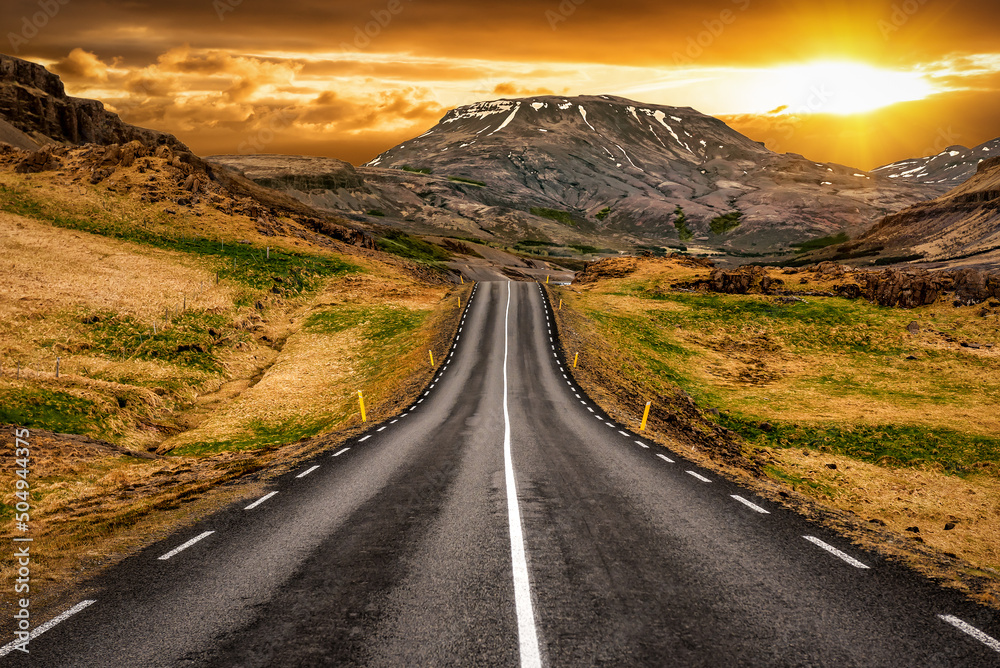 Fototapeta premium Asphalt road in the mountains in Iceland