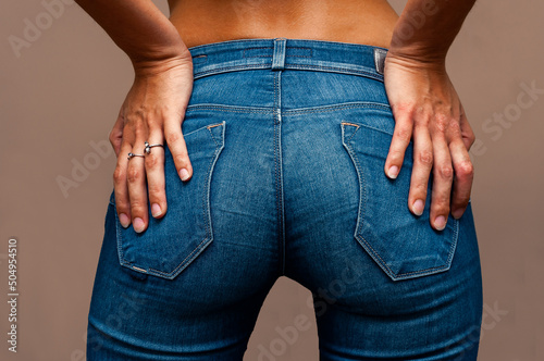 Culo de chica joven en jeans