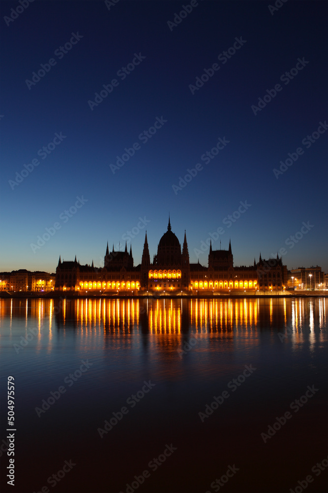 Fototapeta premium Hungarian Parliament House at dusk, Budapest, Hungary