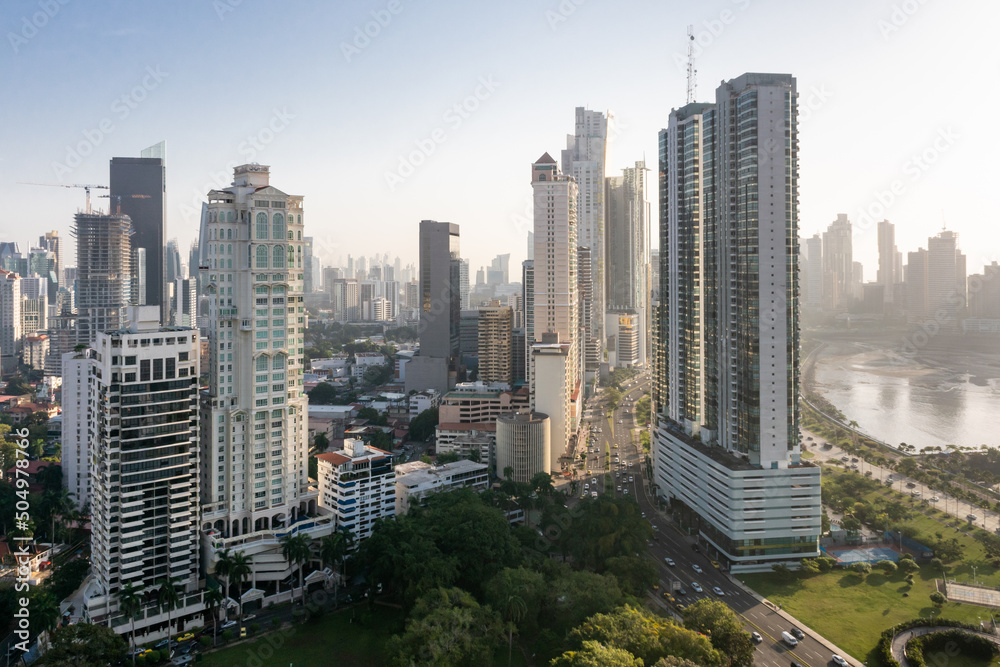Obraz premium skyscrapers on avenida balboa coastal strip panama-027.tif