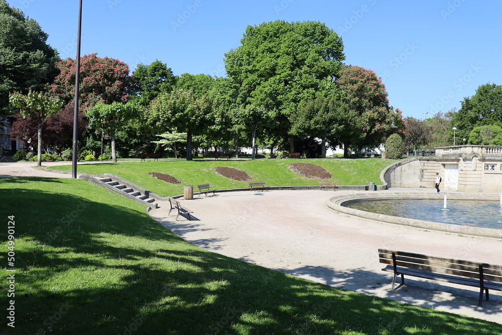 Le jardin du champ de juillet, grand parc public, ville de Limoges, département de la Haute Vienne, France