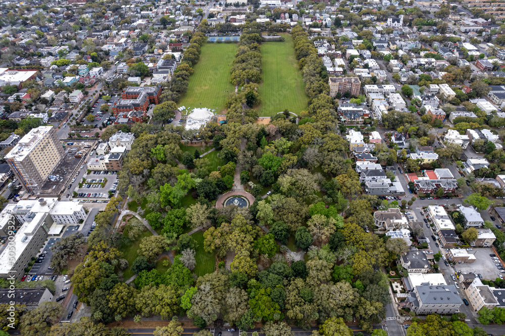 Ταπετσαρία Aerial drone view of Forsythe Park in Savannah, Georgia, one of the city's most