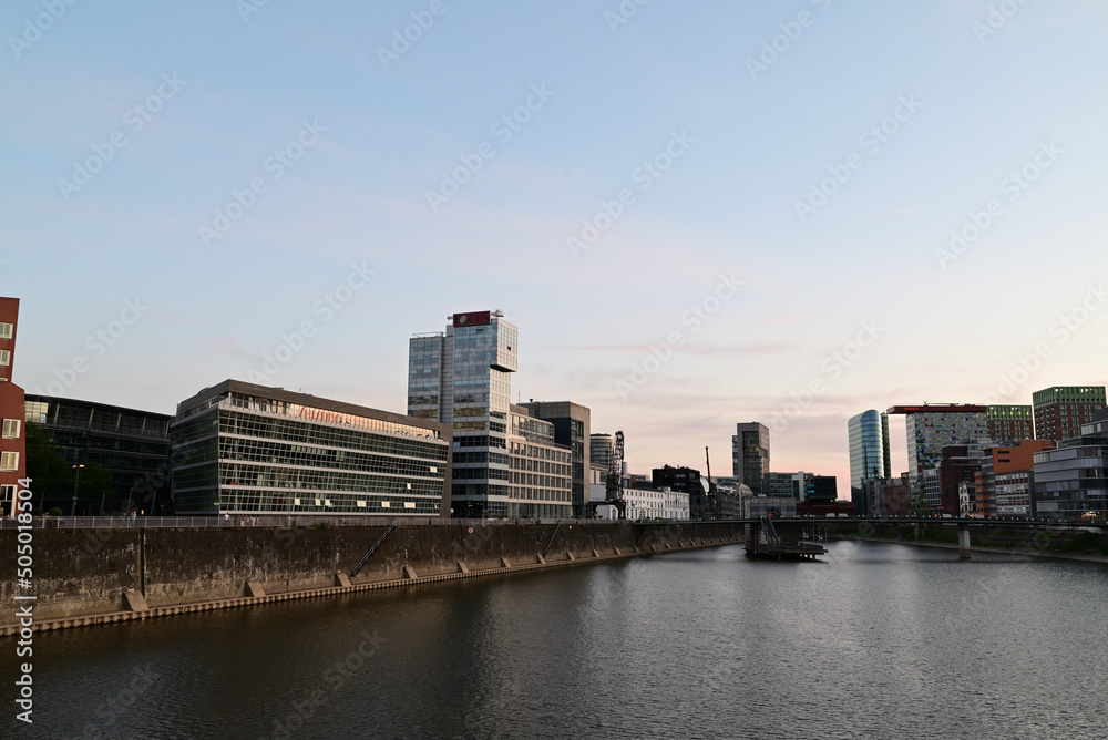 düsseldorfer medienhafen, düsseldorf, nrw, deutschland
düsseldorfer medienhafen, düsseldorf, nrw, deutschland