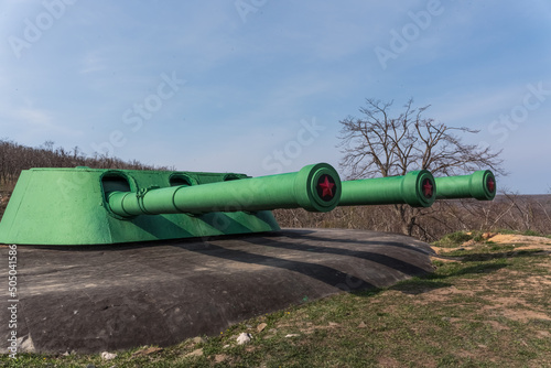 Konstfotografi Voroshilov battery - ship turret guns on Russky Island