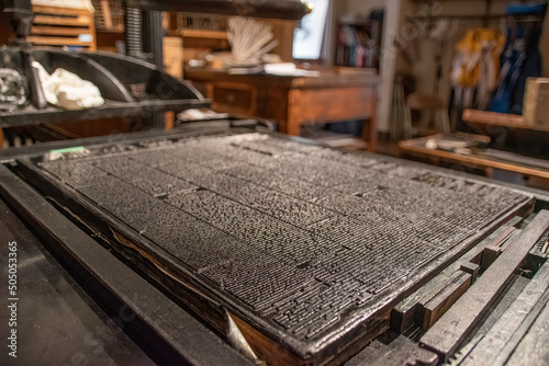 Fotografie A chase, a rectangular block used for placing letters in letterpress printing (also known as relief or typography printing), is set up with a full page of news print