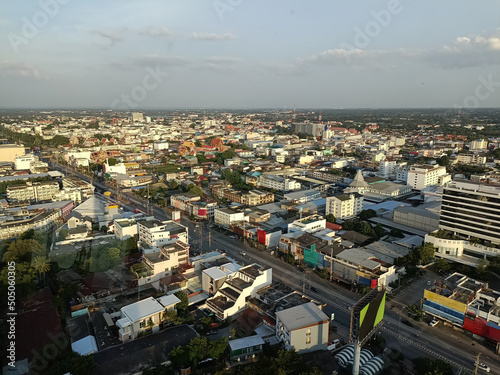 Canvas Print Mobile phone photograph through the glass on the tower is beautiful city view in evening light of the day