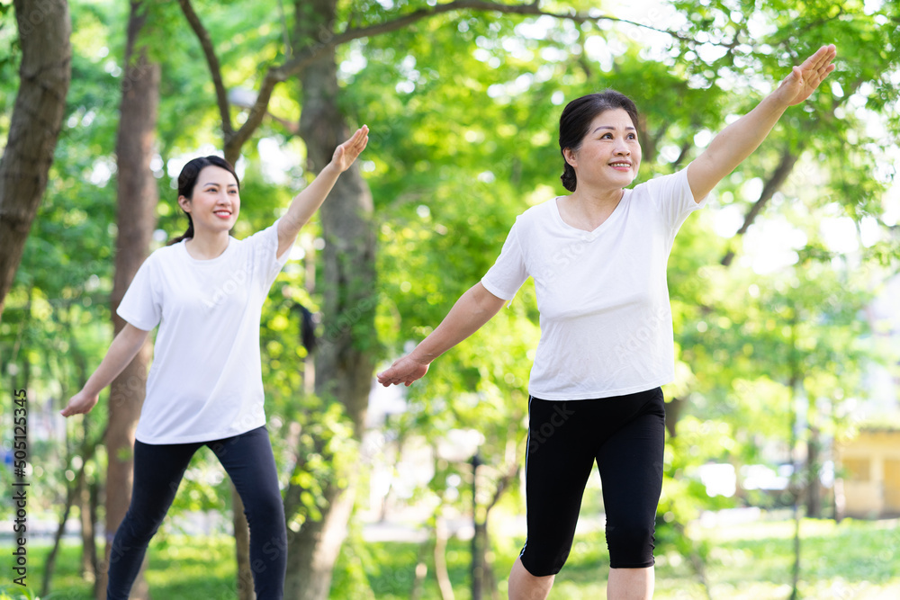 Obraz premium Image of Asian mother and daughter exercise at park