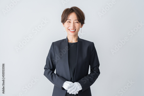 スーツを着た日本人女性 photo