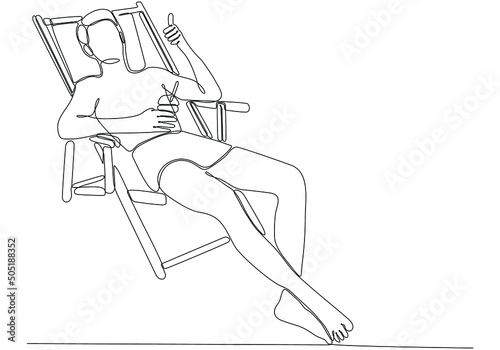 Fotografiet continuous line drawing of man drinking cocktail and sitting on deck chair by t