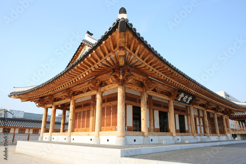 Fototapeta Naklejka Na Ścianę i Meble -  한국의 건축물,  건축물에 새겨진 무늬, 한국을 대표하는 무늬