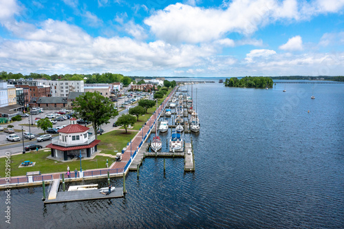 Quadro em tela Aerial View of boats docked on the river by Washington North Carolina