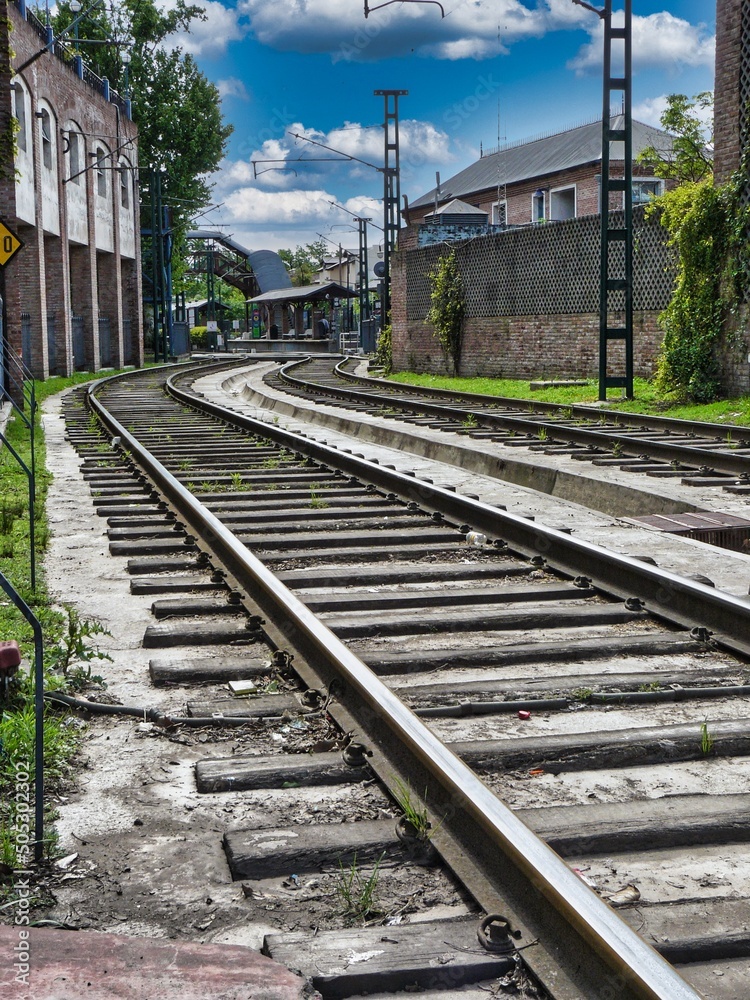 Fototapeta premium Vias del Tren de la costa Estacion San Isidro Buenos Aires