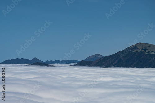 雲海と山 © 聖哉 橋本