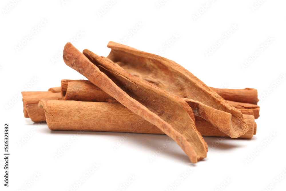 Fotografie cinnamon sticks isolated on white