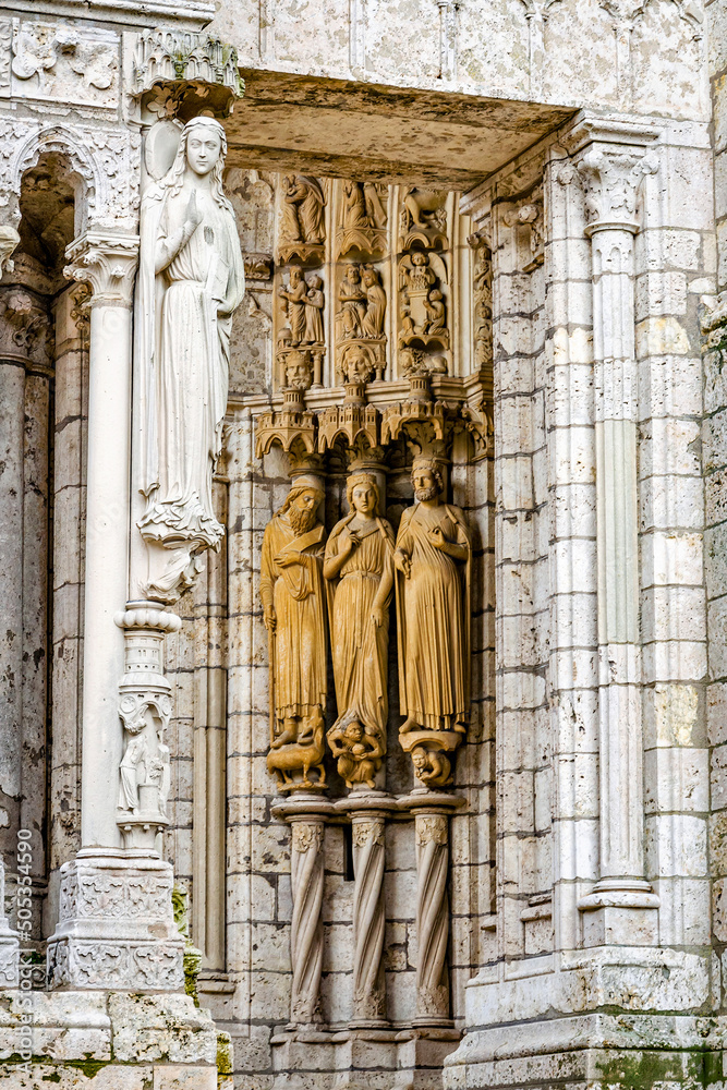 Φωτογραφία Statues on side wall of Cathedral Our Lady of Chartres, France - one of the finest examples of French Gothic architecture, constructed during the 13th century
