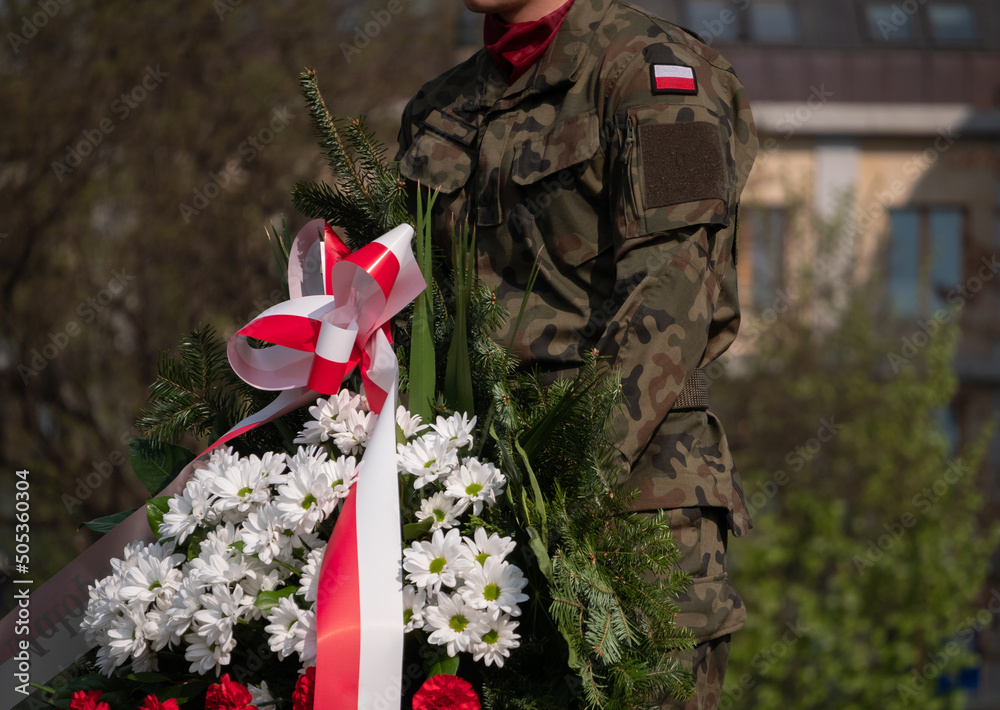Φωτογραφία Ceremony of laying flowers at the memorial during the 3rd May National Holiday in Kraków