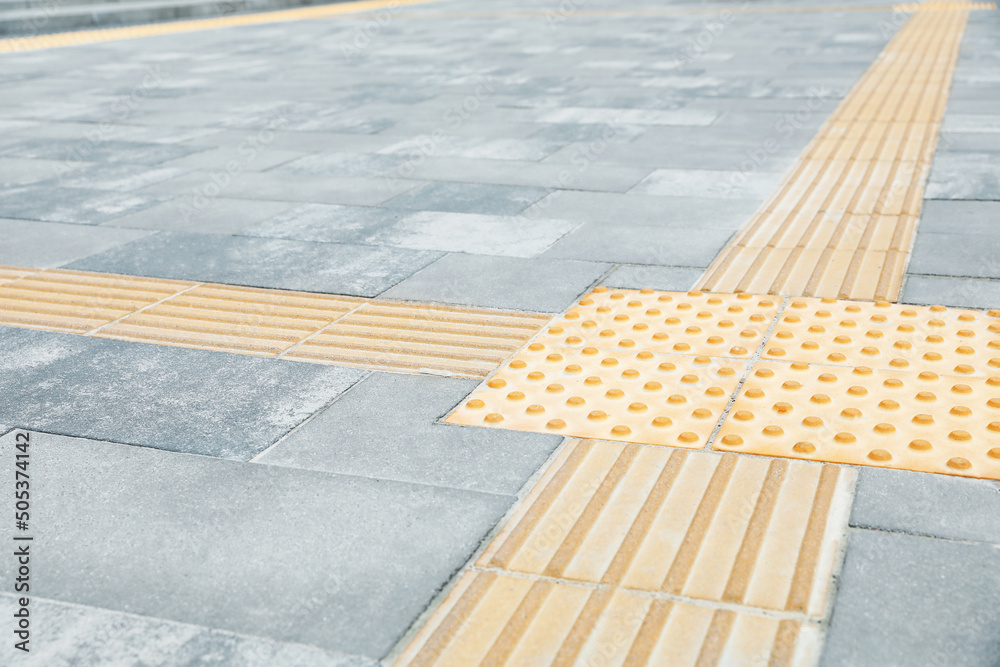 Φωτογραφία Grey pavement with tactile tiles outdoors