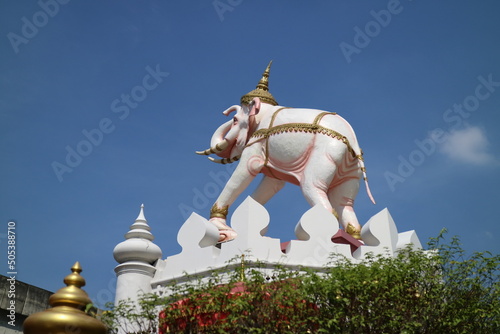Photography There is a colorful little elephant on the gate of the Three-Headed Ganesha Muse