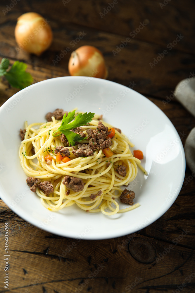 Spaghetti with meat ragout and vegetables