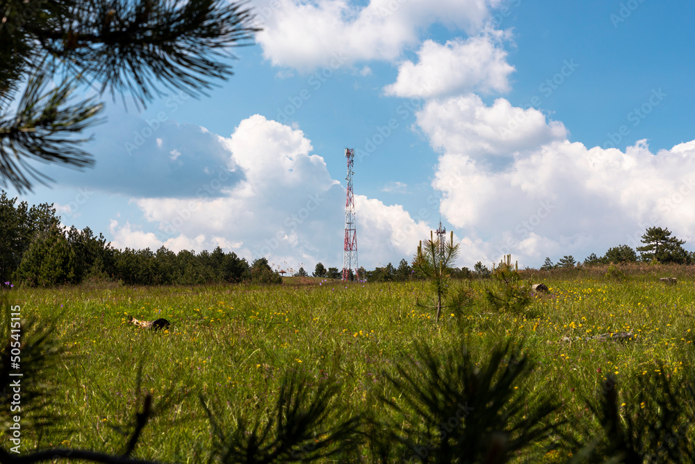 Obraz premium Telecommunication tower 5G, Wireless antenna connection system of communication systems in nature