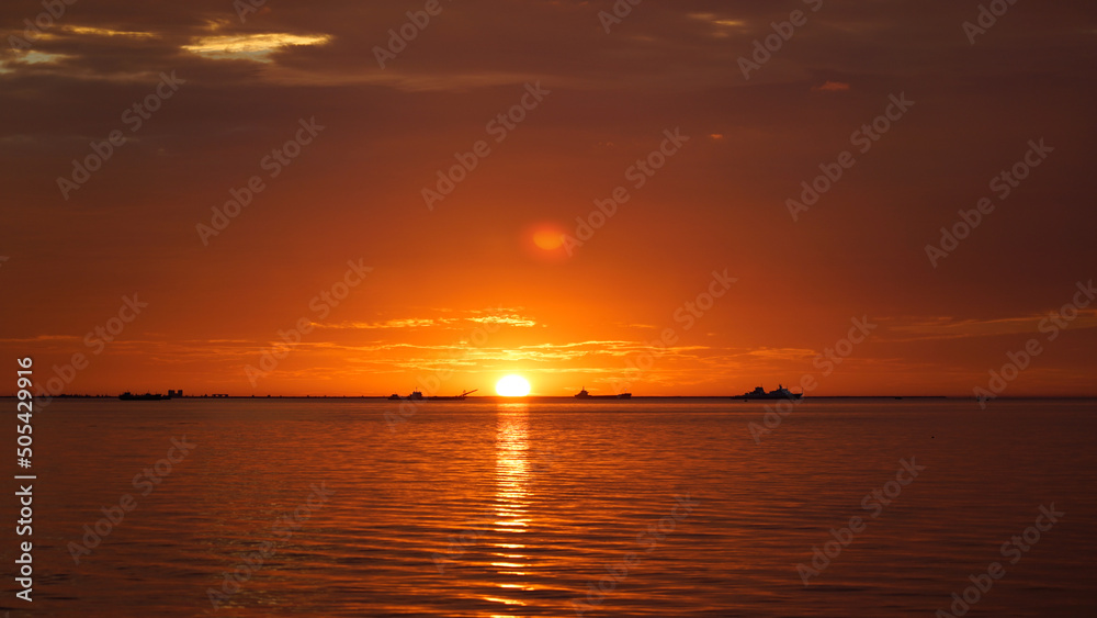 Obraz premium sunset over the sea