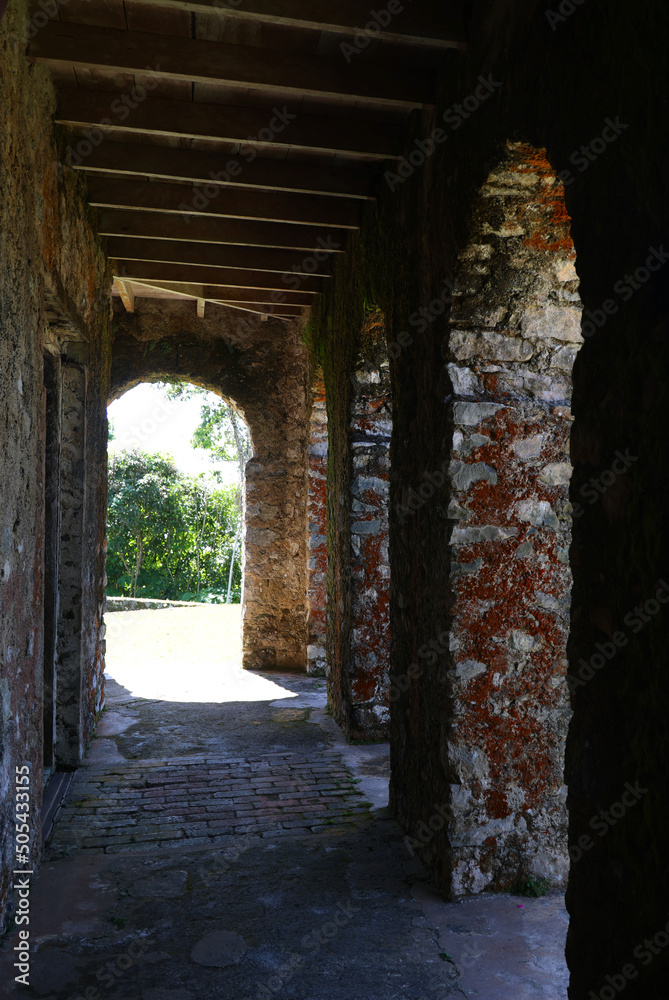 Φωτογραφία Colonnade of the Cafetale La Isabela on the Hills of Santiago de Cuba