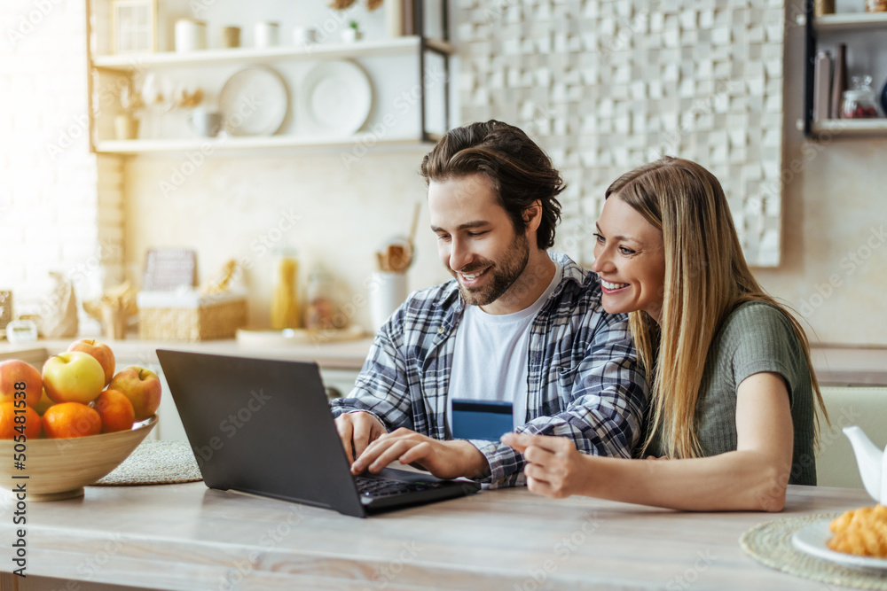Φωτογραφία Happy caucasian millennial male with stubble and blonde female shopping online w