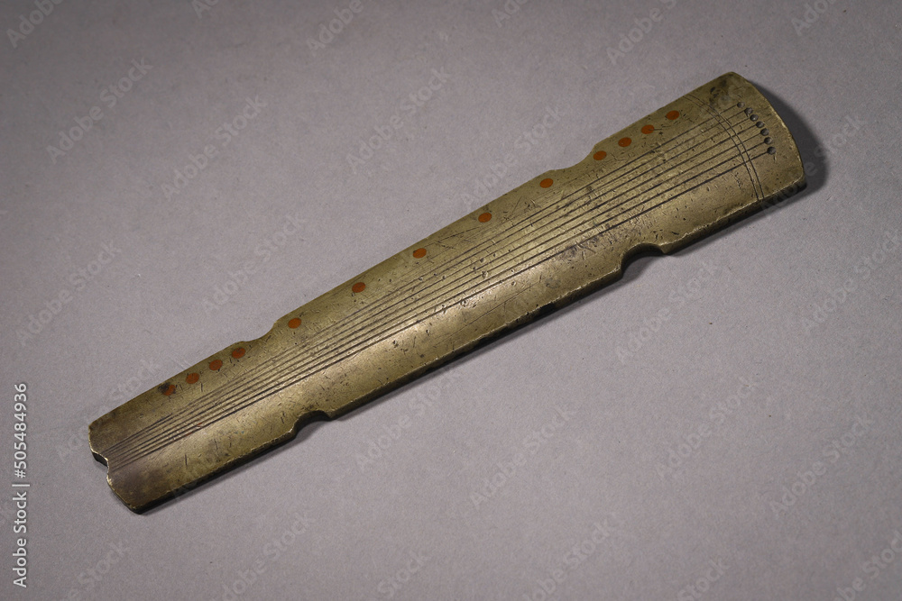 Φωτογραφία Guqin (traditional Chinese musical instrument) on a gray background