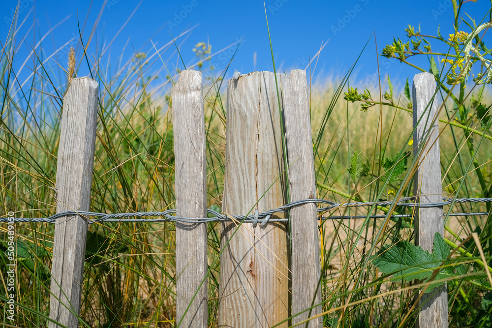 Φωτογραφία wooden fence sand dune protection Rhyl north Wales UK