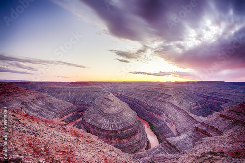 Sunset in Goosenecks State Park in Utah along the San Juan River