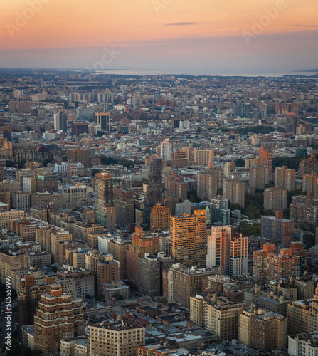 Photography Beautiful aerial view of the manhattan skyline at sunset, New York city
