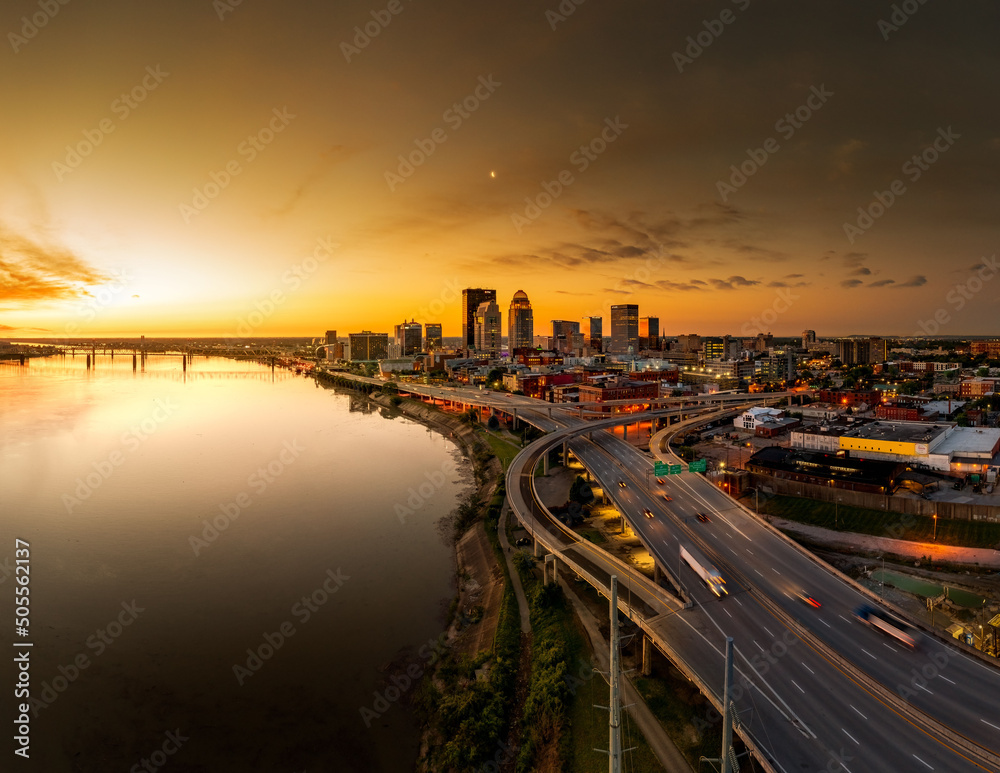 Ταπετσαρία Aerial scene of night long exposure of a bridge over water with cars in Louisvil