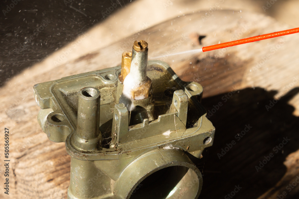 Εκτύπωση καμβά Repairing and washing a motorcycle carburetor in a repair shop