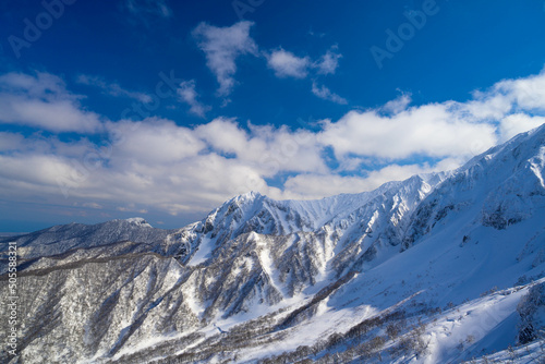 雪山と青空 © 聖哉 橋本