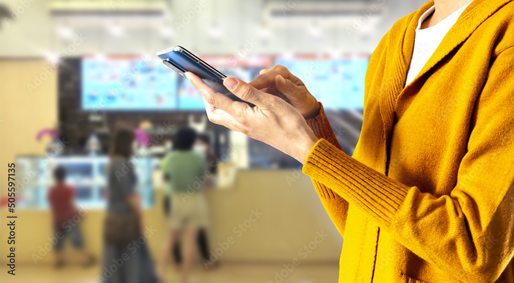 Φωτογραφία businesspeople may use their cellphones to access the Internet in cutting-edge 3D formats and engage in global digital marketing