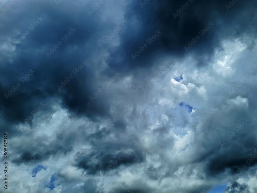 Obraz premium Dark cloudy sky background. Rainstorm alert. Weather forecast.
