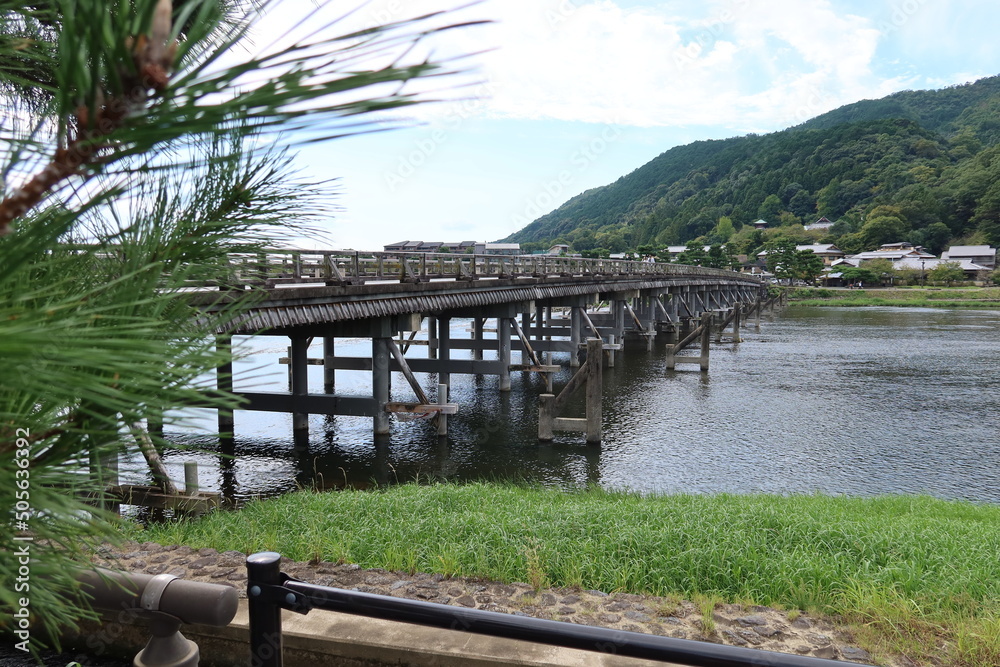 Obraz premium A tourist spot in Kyoto in Japan 日本の京都の観光地 Togetsu-kyo Bridge and Katsura-gawa flowing through Arashiyama 嵐山にある渡月橋と桂川