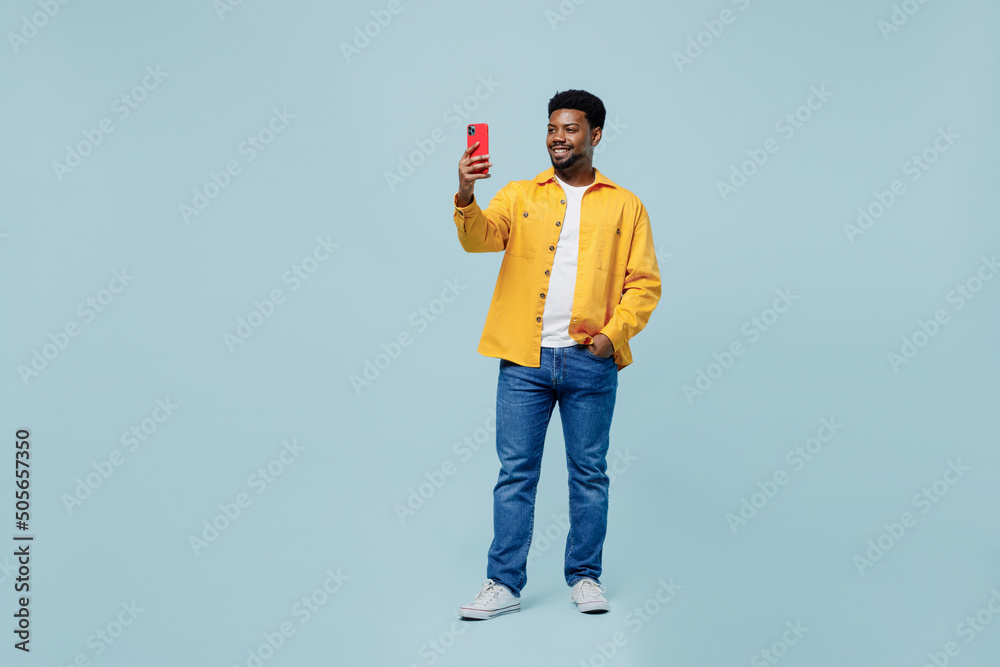 Ταπετσαρία Full body young man of African American ethnicity wear yellow shirt doing selfie