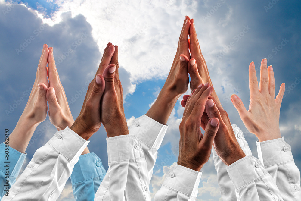 Εκτύπωση καμβά Hands in prayer against the sky