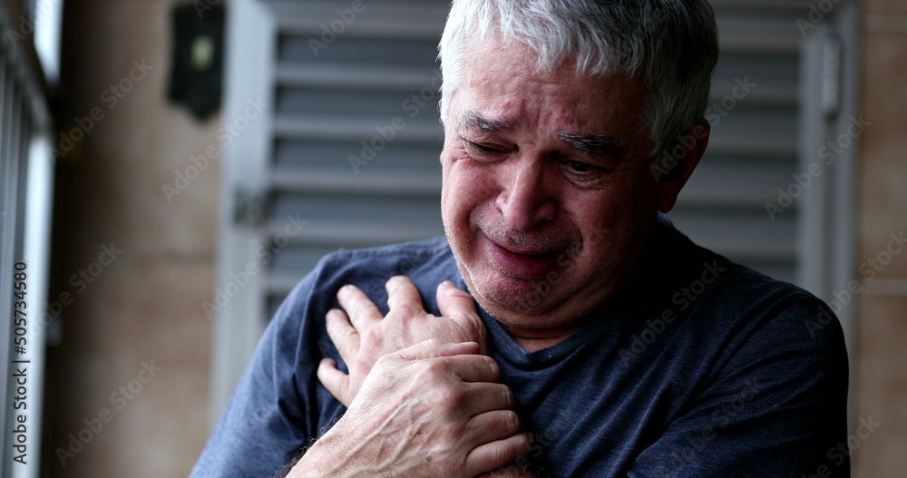 Fotografie Crying older man looking to sky asking for God help