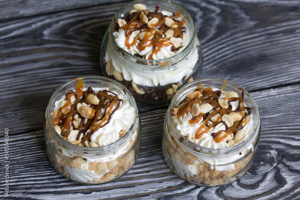 Trifles in banks. With chocolate and caramel. Close-up. Trifles in banks. With chocolate and caramel. Close-up.