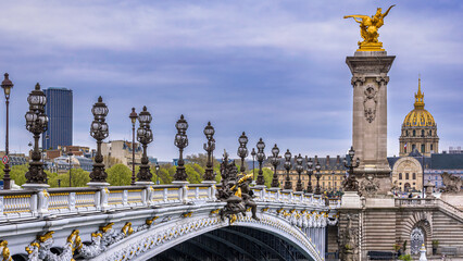 Leinwandbilder Pont Alexandre III Pont Alexandre III mit Montparnasse Turm  © petertakacs