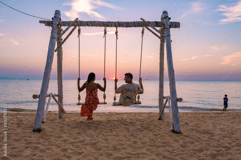 Φωτογραφία Na Jomtien Beach Pattaya Thailand, white tropical beach during sunset in Pattaya Najomtien