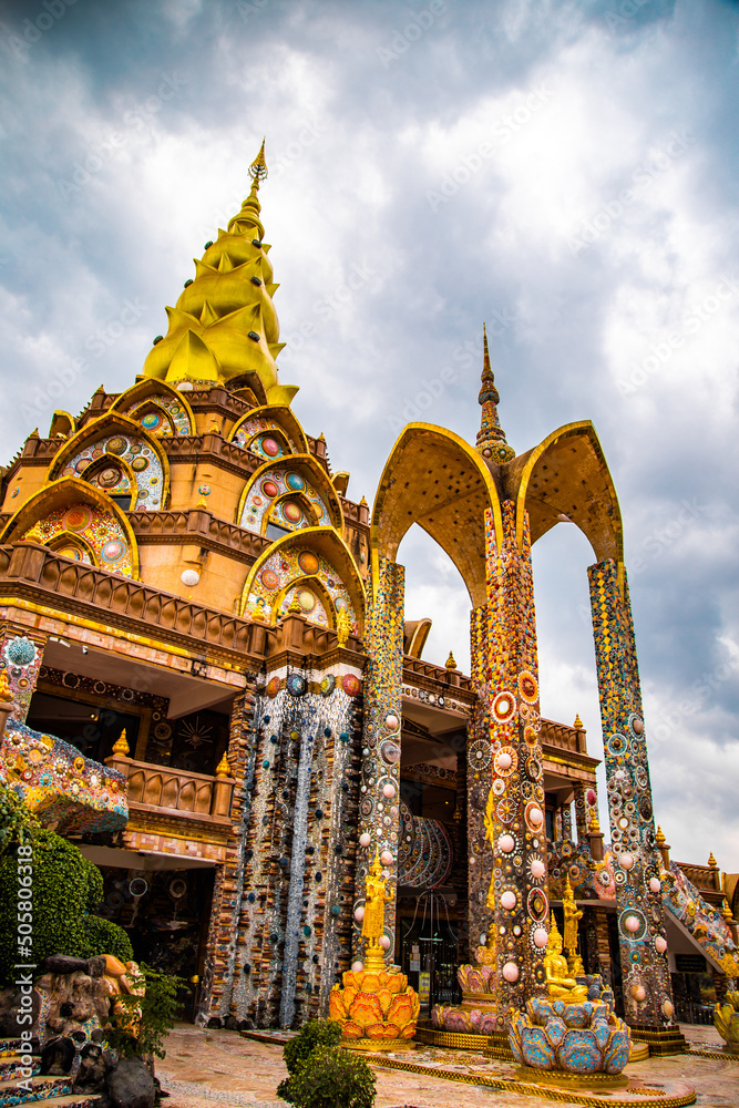 Naklejka premium Wat Phrathat Pha Sorn Kaew, white buddha temple in Phetchabun, Thailand