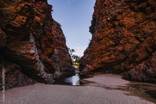 Obraz na płótnie Simpson's Gap at Dawn