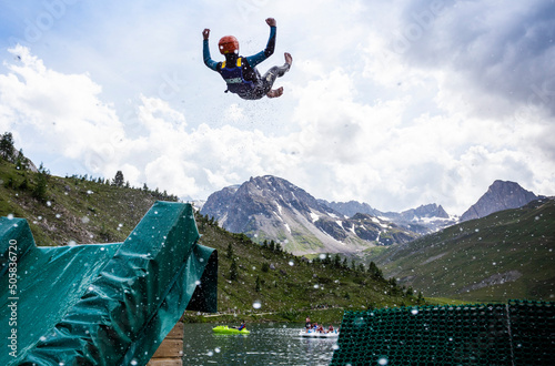 Saut dans l'eau Tignes le lac photo