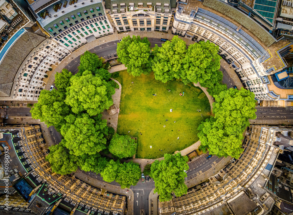 Φωτογραφία The aerial view of Finsbury Circus Gardens and the City of London in summer
