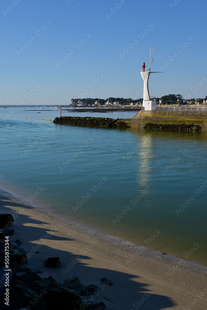 Φωτογραφία Modern lighthouse of Le Pouliguen seen from the side of the La Baule in Pays de la Loire region in western France